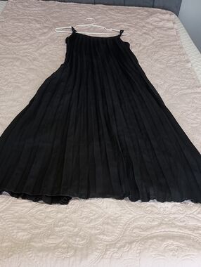 SHEIN Black Pleated Maxi Dress